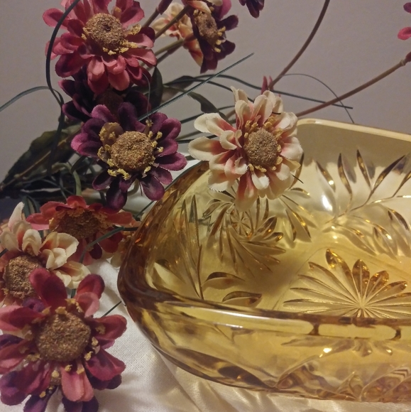 Vintage Light Amber Candy Dish Catch-all Bowl - Picture 7 of 8